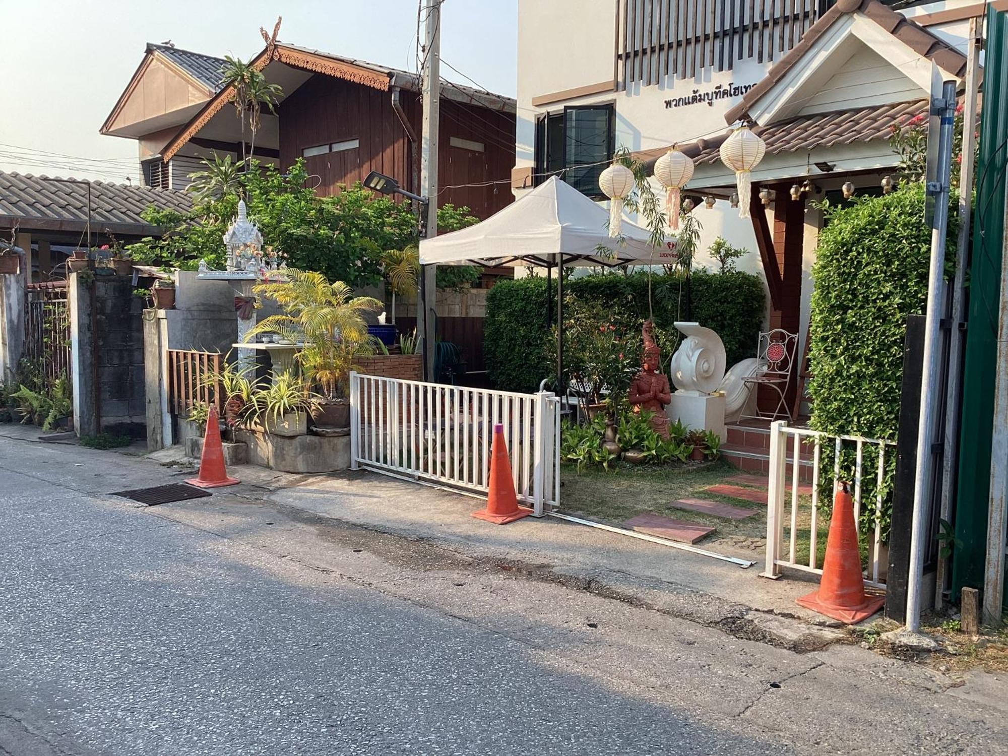 Puak Taem Boutique Hotel Chiang Mai Exteriör bild