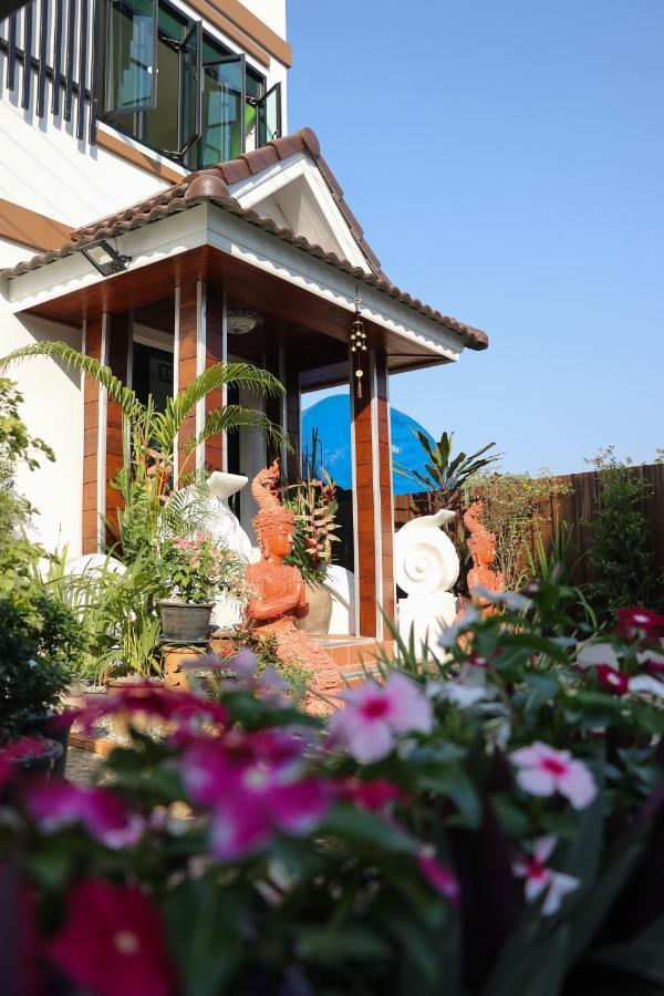 Puak Taem Boutique Hotel Chiang Mai Exteriör bild